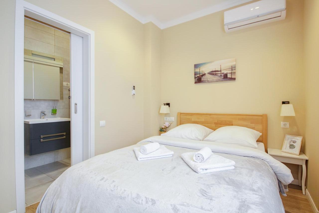 Gagarin Plaza Apartment Odessa Esterno foto