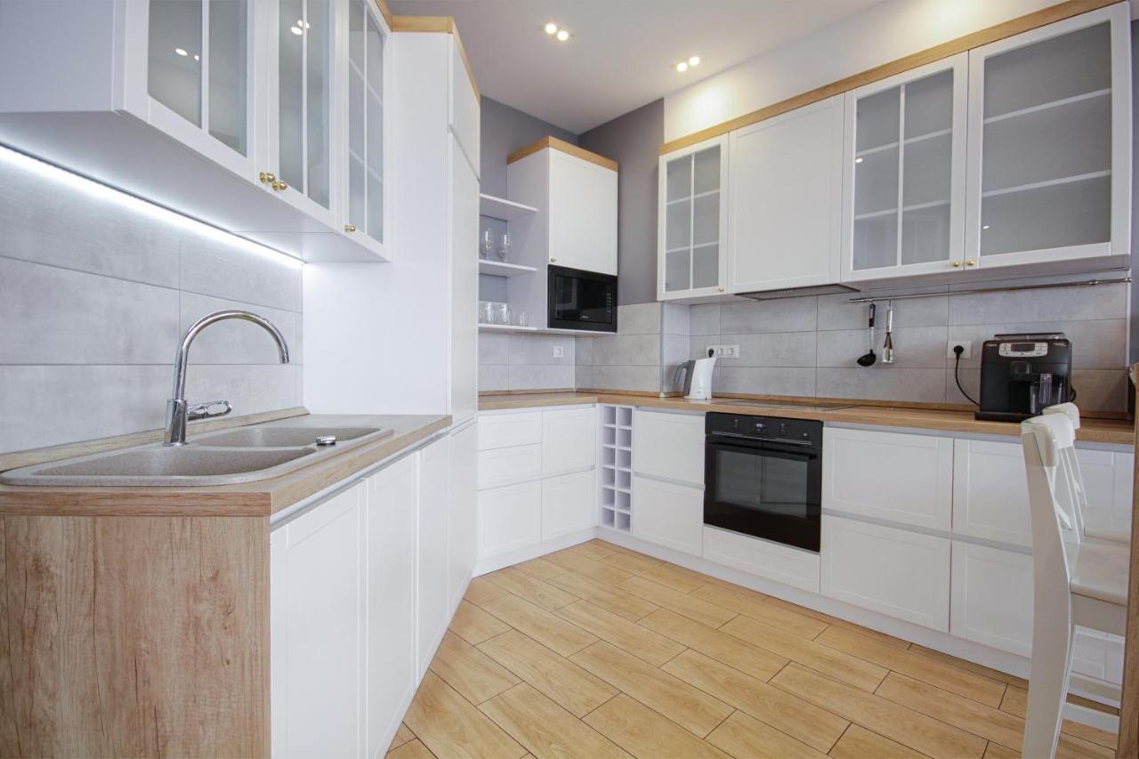 Gagarin Plaza Apartment Odessa Esterno foto