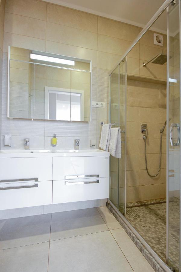 Gagarin Plaza Apartment Odessa Esterno foto